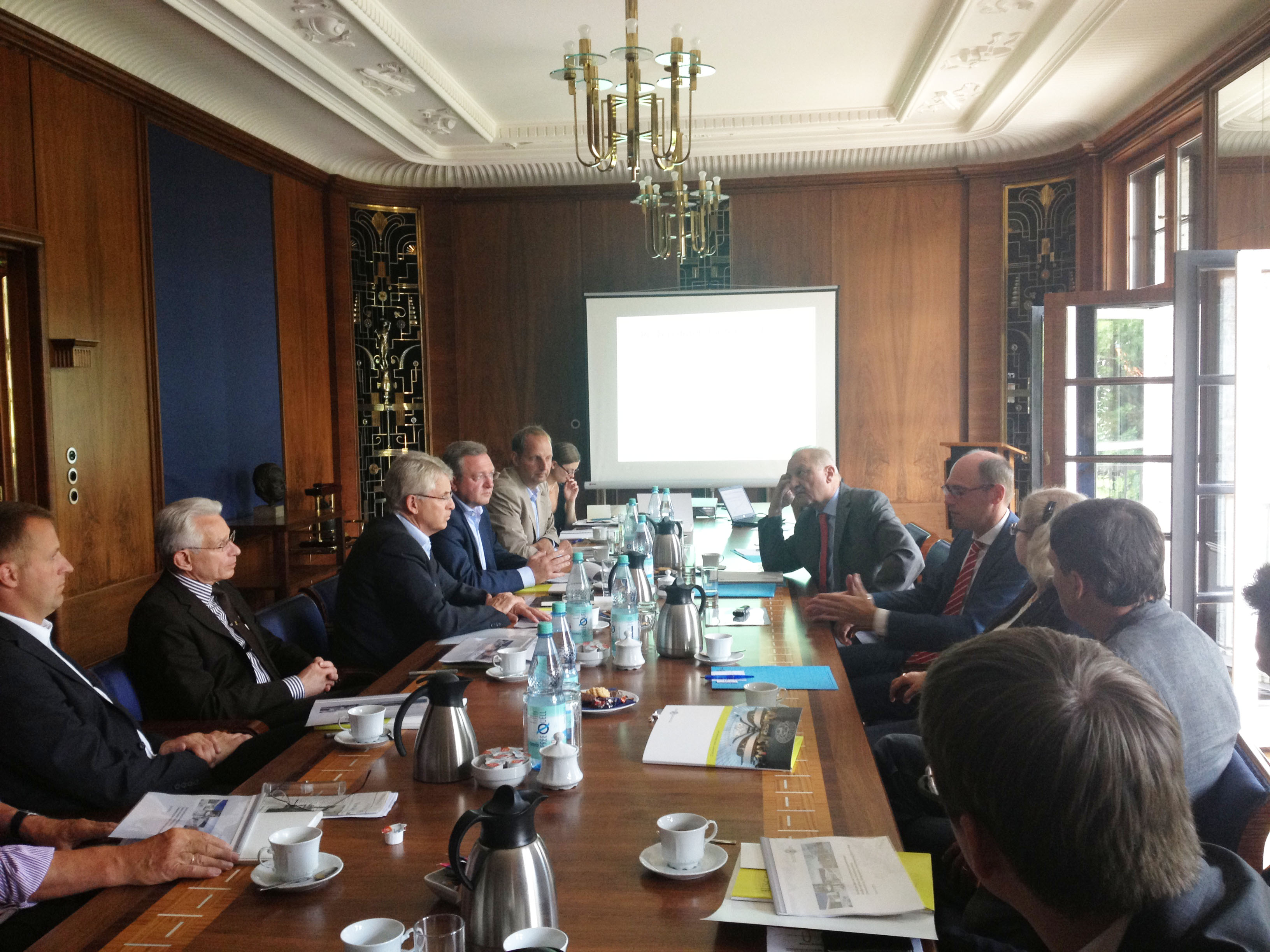 Frank Henkel im Gespr&auml;ch mit FU-Pr&auml;sident Alt