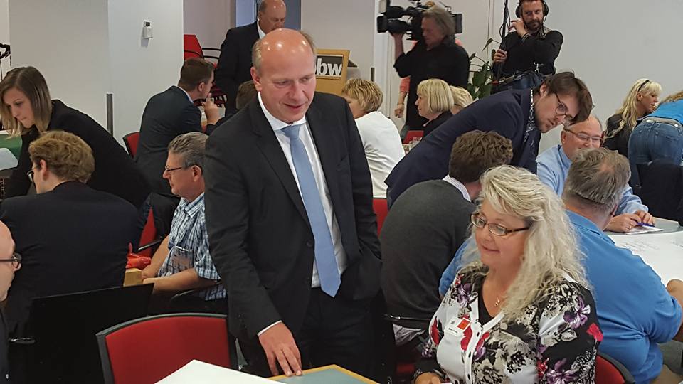 Kai Wegner spricht mit Gästen über ihre Ideen für ein starkes Berlin. Kai Wegner spricht mit Gästen über ihre Ideen für ein starkes Berlin.